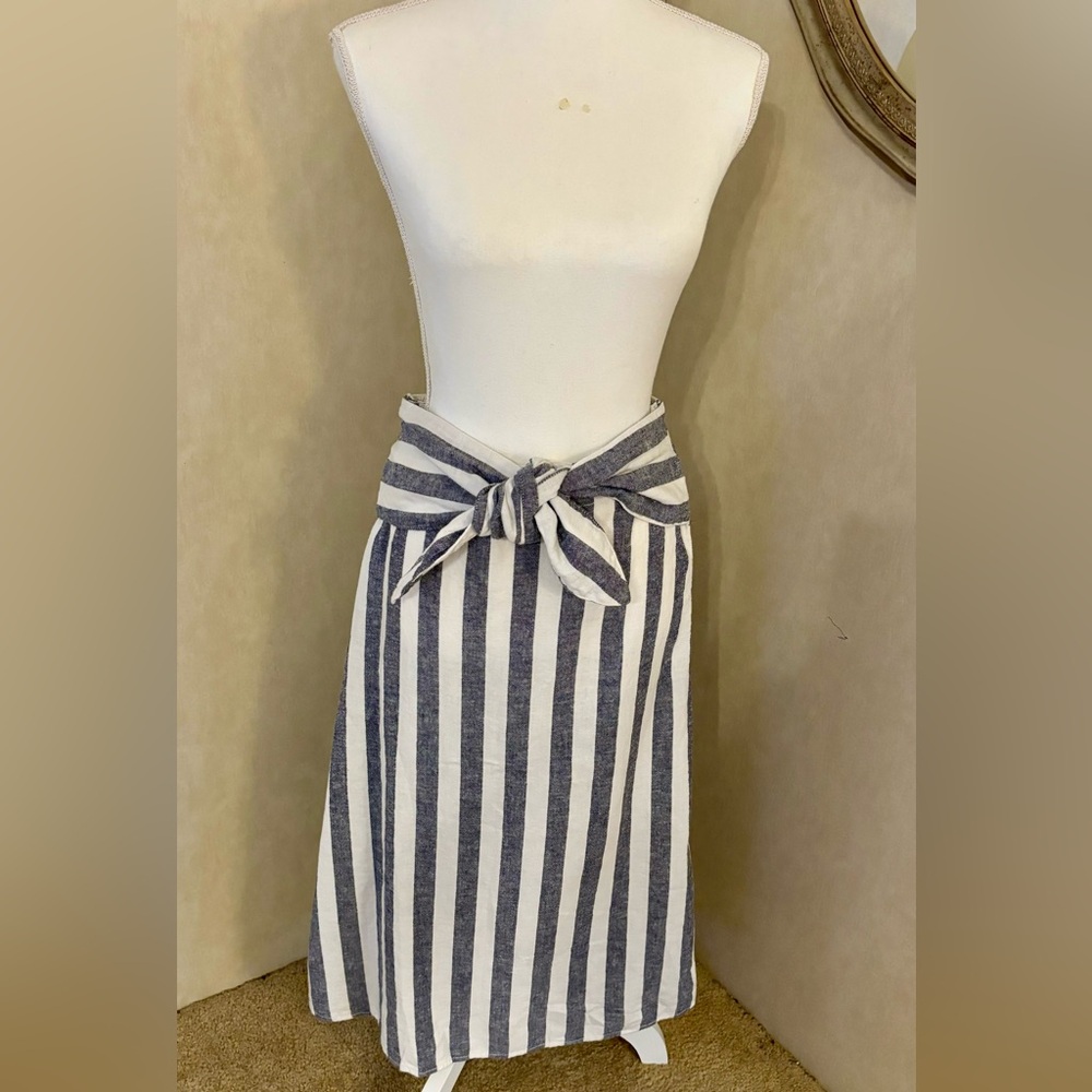 New with tags, size M Skirt